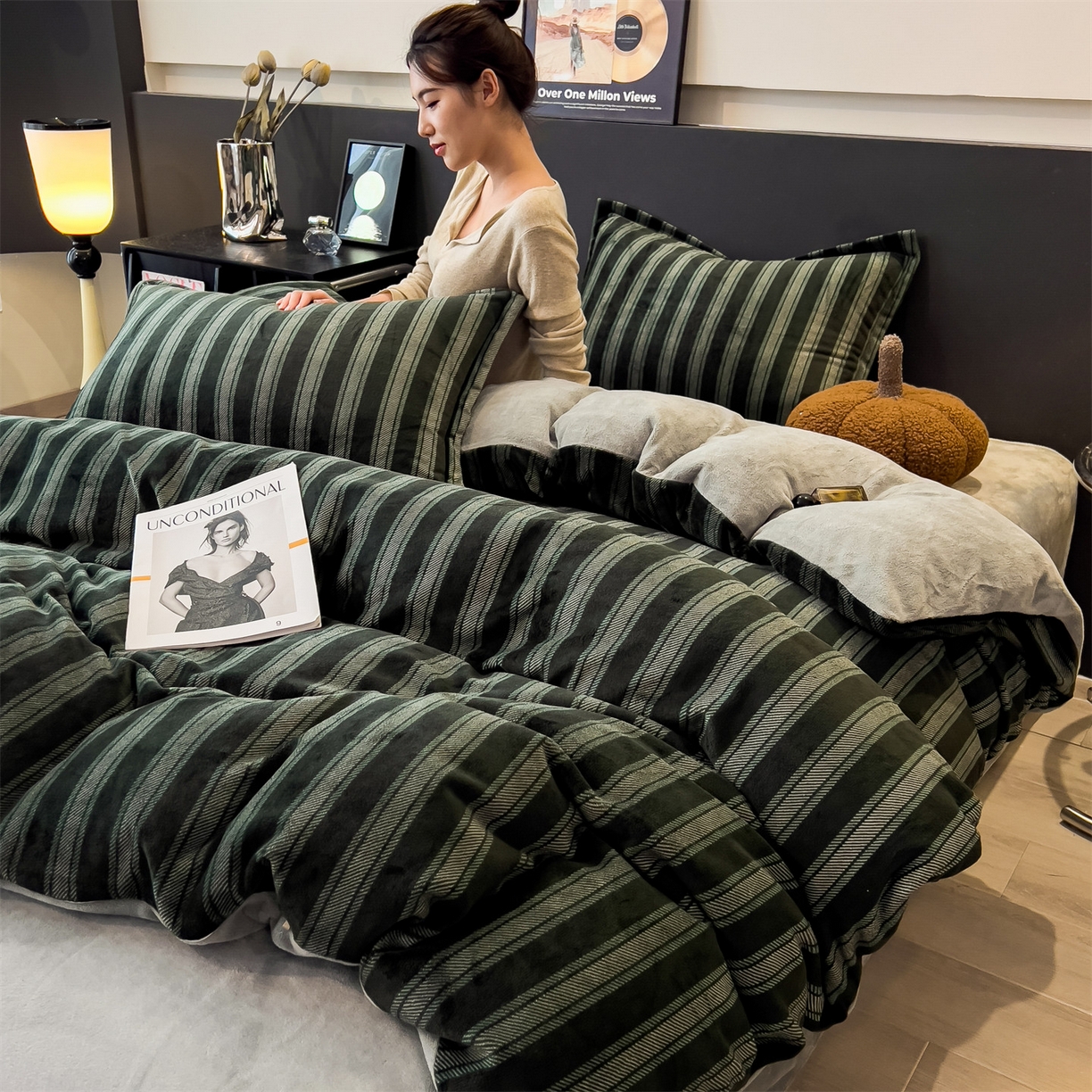 91家纺网 家纺一手货源 找家纺 布凡家居 2026新款A类中古风牛奶绒四件套 绒套件-墨绿竖影