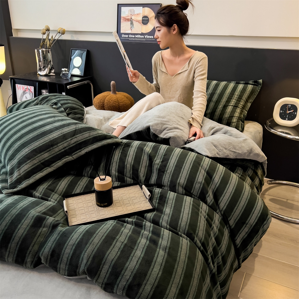 91家纺网 家纺一手货源 找家纺 布凡家居 2026新款A类中古风牛奶绒四件套 绒套件-墨绿竖影