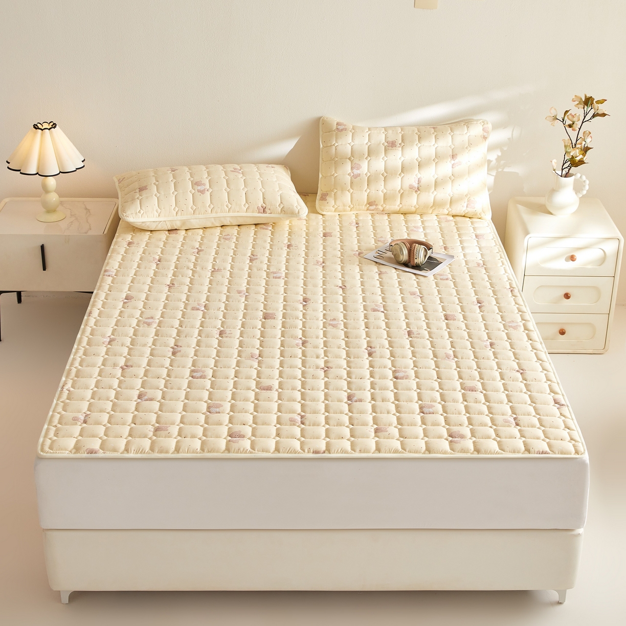 91家纺网 家纺一手货源 找家纺 小桃姐家纺 2026新款四季夹棉防水床护垫 隔脏床垫姨妈垫儿童隔尿垫夹棉枕套 黄油小熊