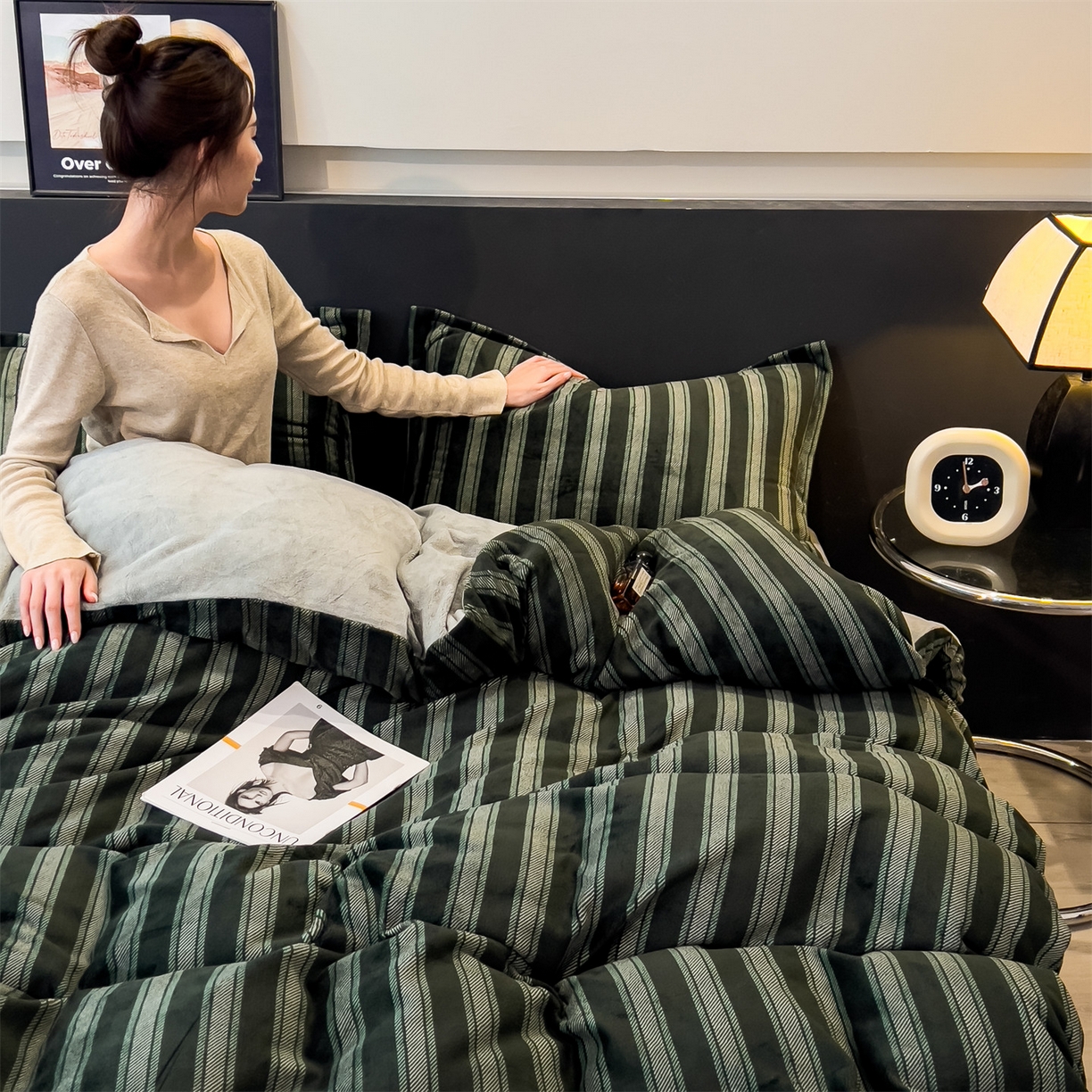 91家纺网 家纺一手货源 找家纺 布凡家居 2026新款A类中古风牛奶绒四件套 绒套件-墨绿竖影