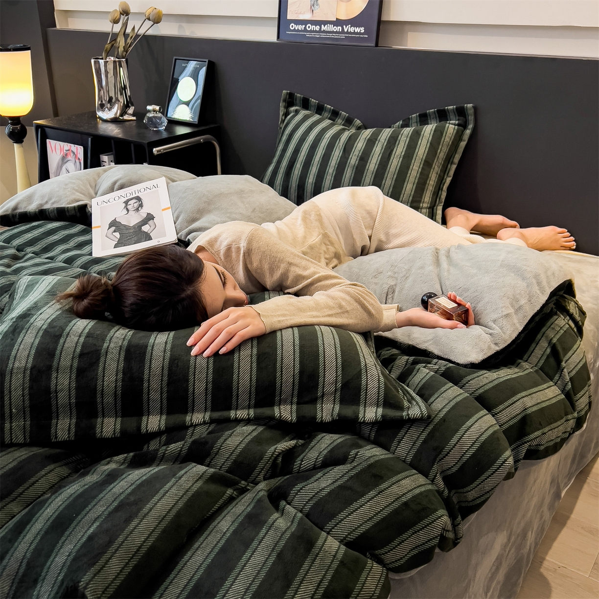 91家纺网 家纺一手货源 找家纺 布凡家居 2026新款A类中古风牛奶绒四件套 绒套件-墨绿竖影