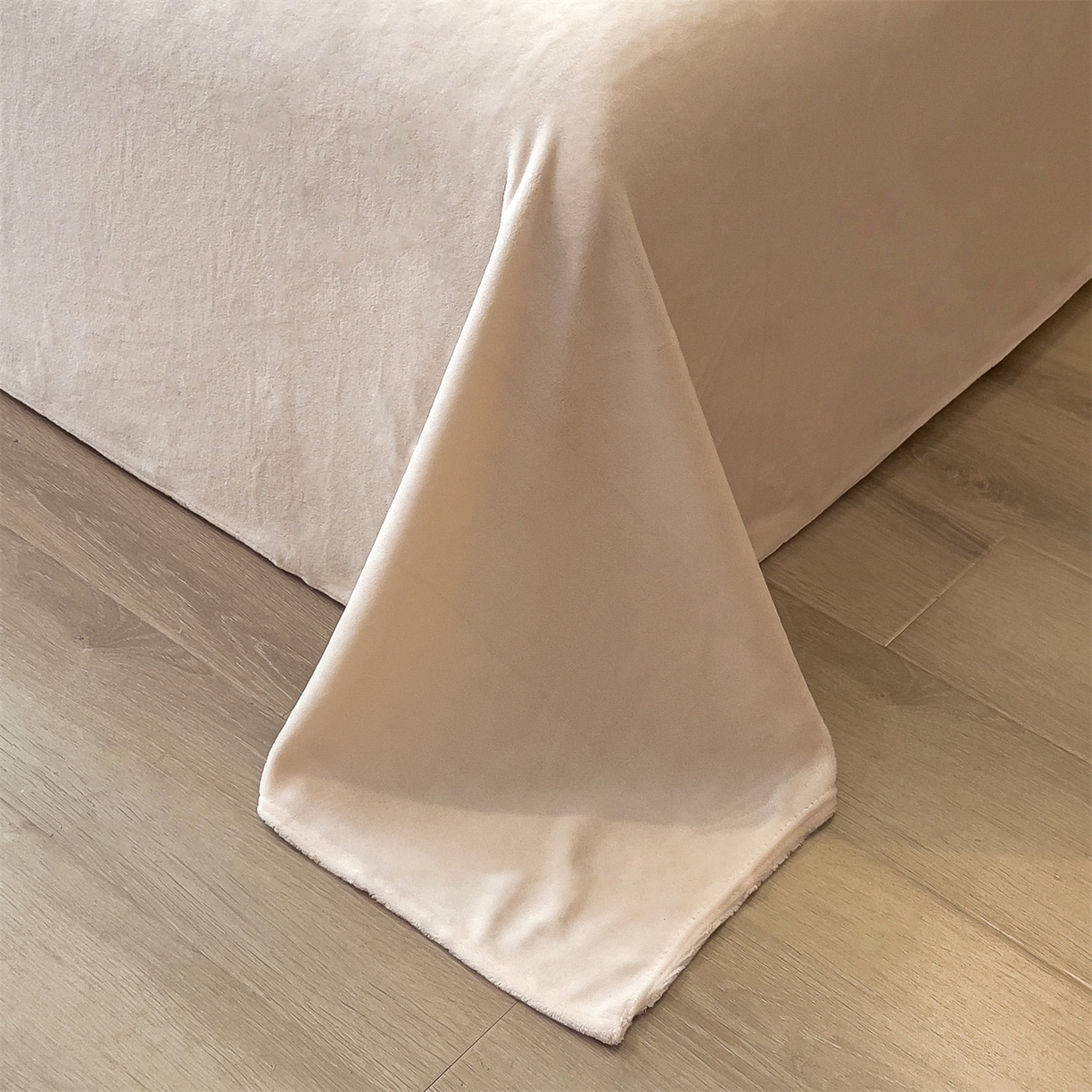 91家纺网 家纺一手货源 找家纺 布凡家居 2026新款A类中古风牛奶绒四件套 绒套件-暖橙条纹