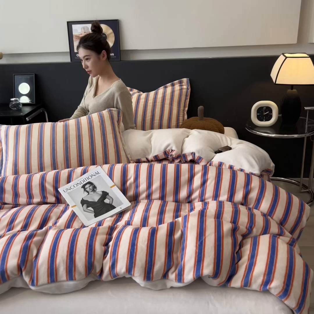 91家纺网 家纺一手货源 找家纺 布凡家居 2026新款A类中古风牛奶绒四件套 绒套件-暖橙条纹