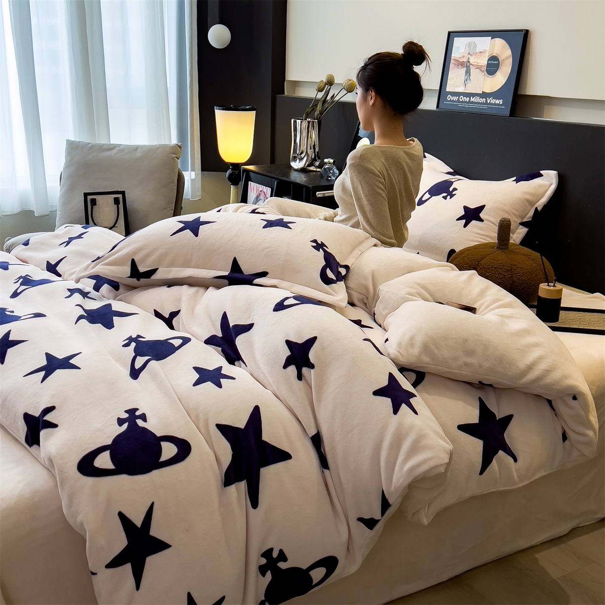 91家纺网 家纺一手货源 找家纺 布凡家居 2026新款A类中古风牛奶绒四件套 绒套件-星轨漫眠