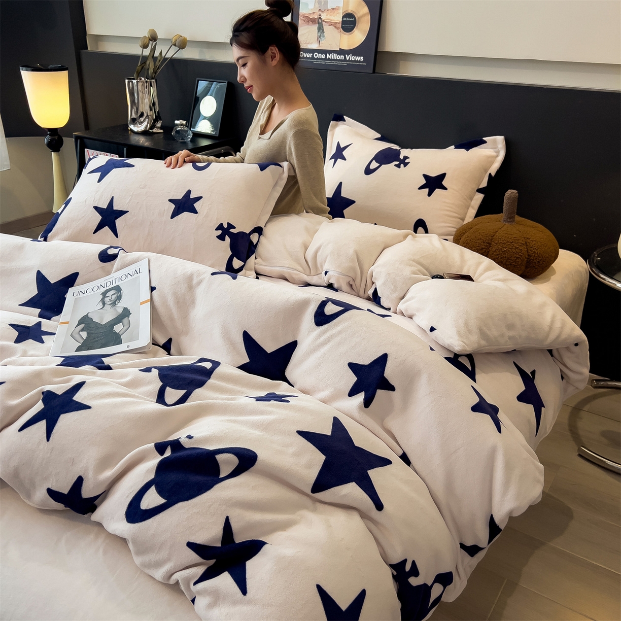 91家纺网 家纺一手货源 找家纺 布凡家居 2026新款A类中古风牛奶绒四件套 绒套件-星轨漫眠