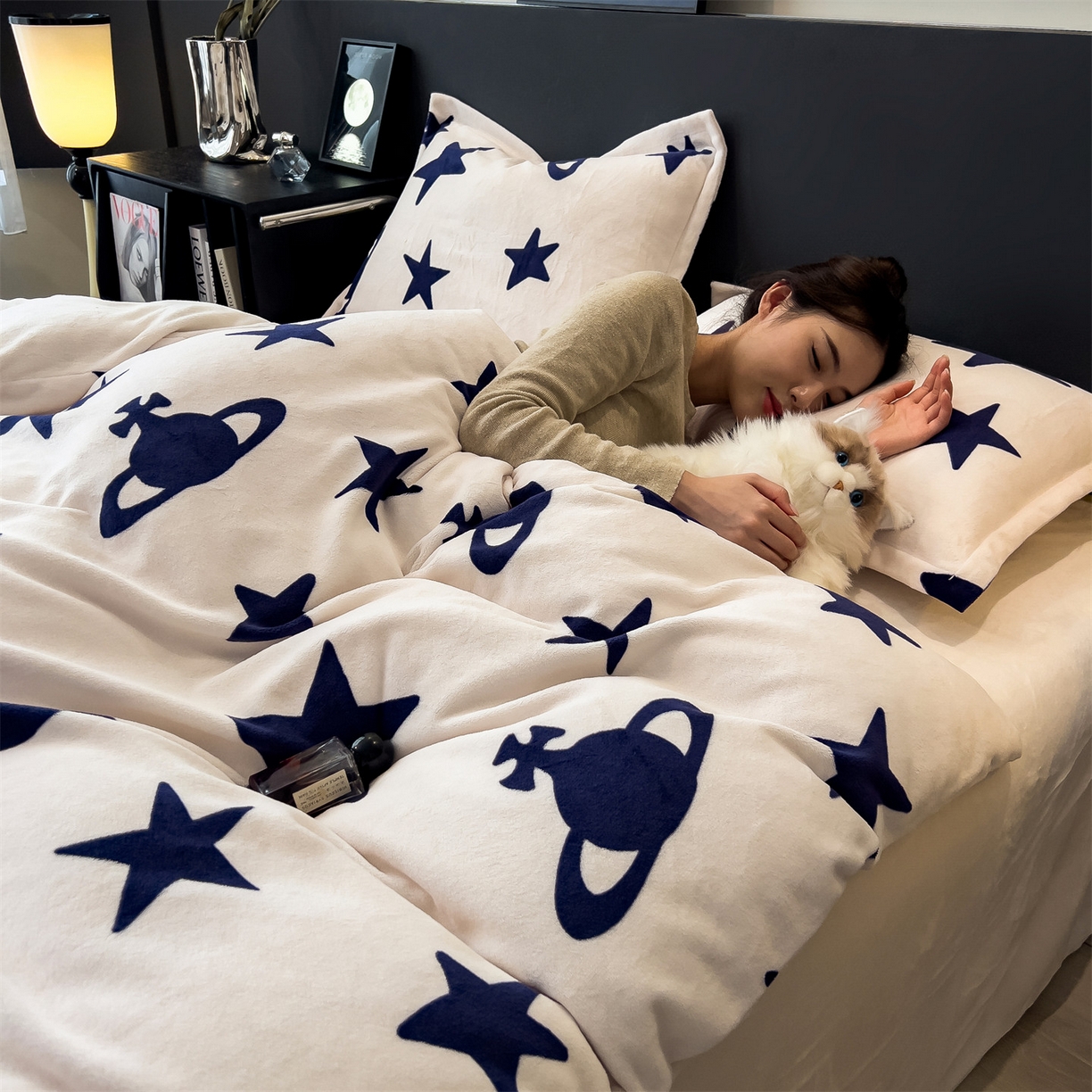 91家纺网 家纺一手货源 找家纺 布凡家居 2026新款A类中古风牛奶绒四件套 绒套件-星轨漫眠