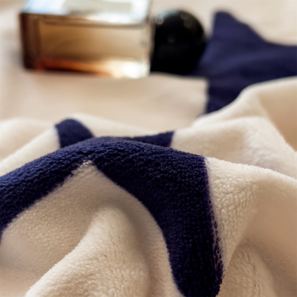 91家纺网 家纺一手货源 找家纺 布凡家居 2026新款A类中古风牛奶绒四件套 绒套件-星轨漫眠