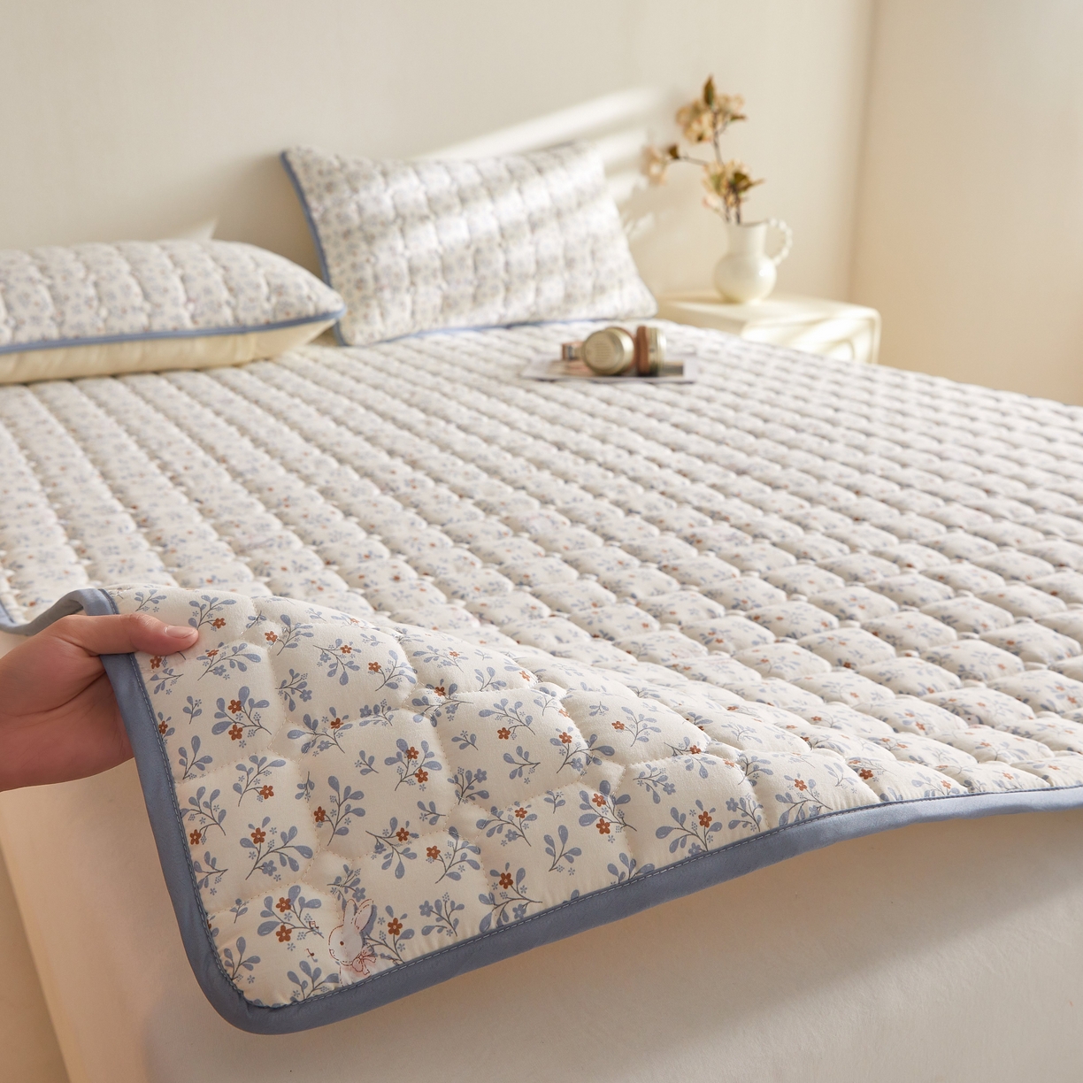 91家纺网 家纺一手货源 找家纺 小桃姐家纺 2026新款四季夹棉防水床护垫 隔脏床垫姨妈垫儿童隔尿垫夹棉枕套 森林舞会