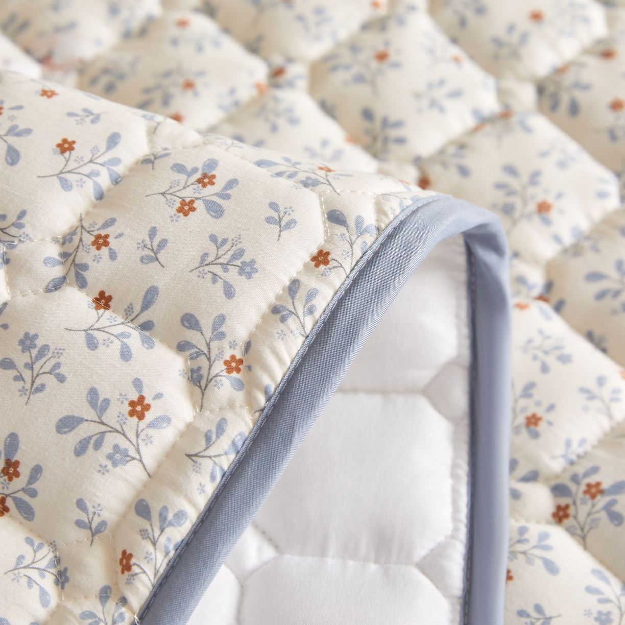 91家纺网 家纺一手货源 找家纺 小桃姐家纺 2026新款四季夹棉防水床护垫 隔脏床垫姨妈垫儿童隔尿垫夹棉枕套 森林舞会