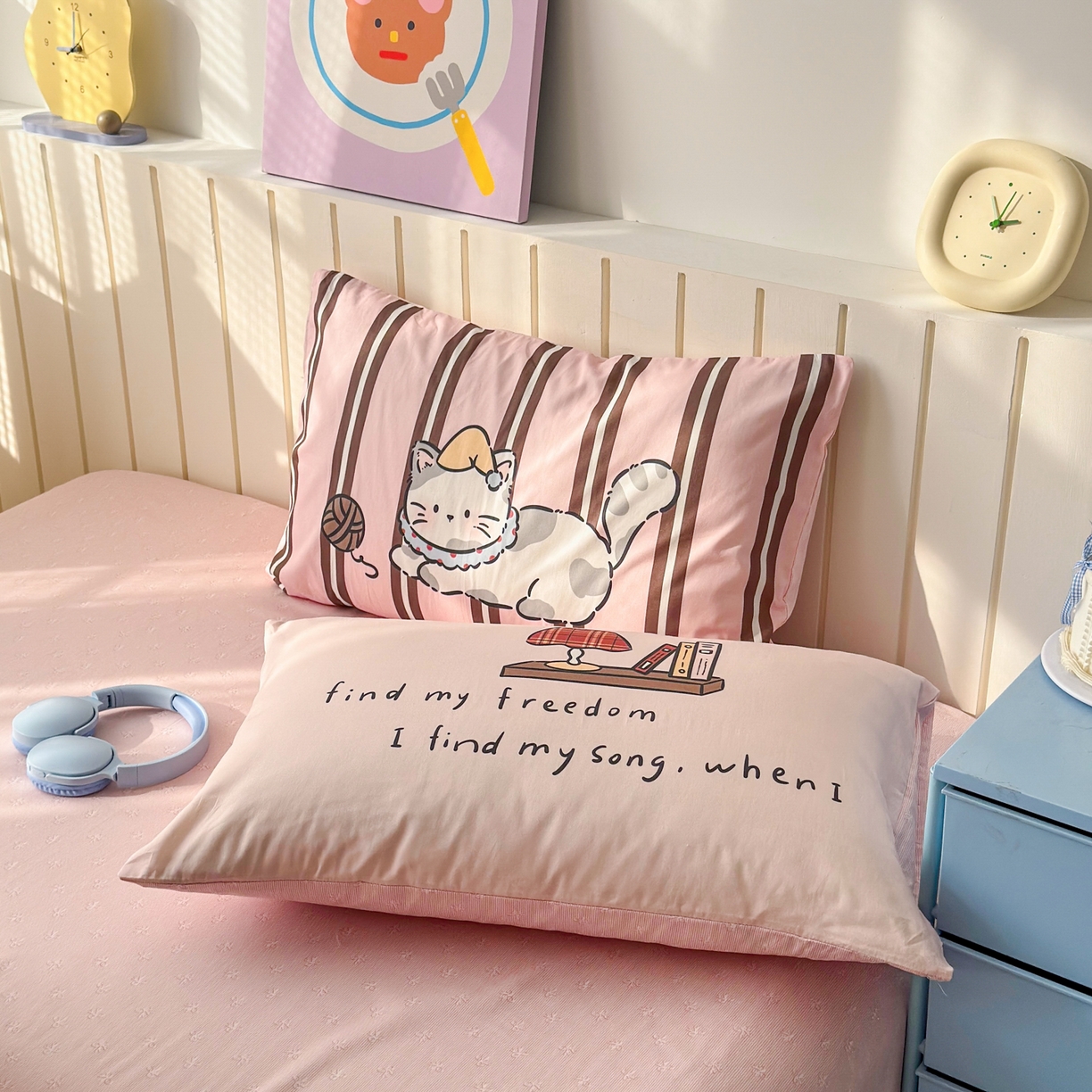 91家纺网 家纺一手货源 找家纺 寐居家纺 2026新款全棉大版数码印花四件套 慵懒小猫