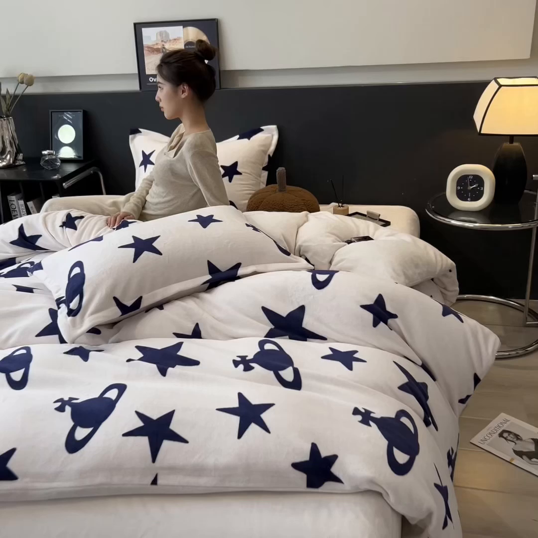 91家纺网 家纺一手货源 找家纺 布凡家居 2026新款A类中古风牛奶绒四件套 绒套件-星轨漫眠