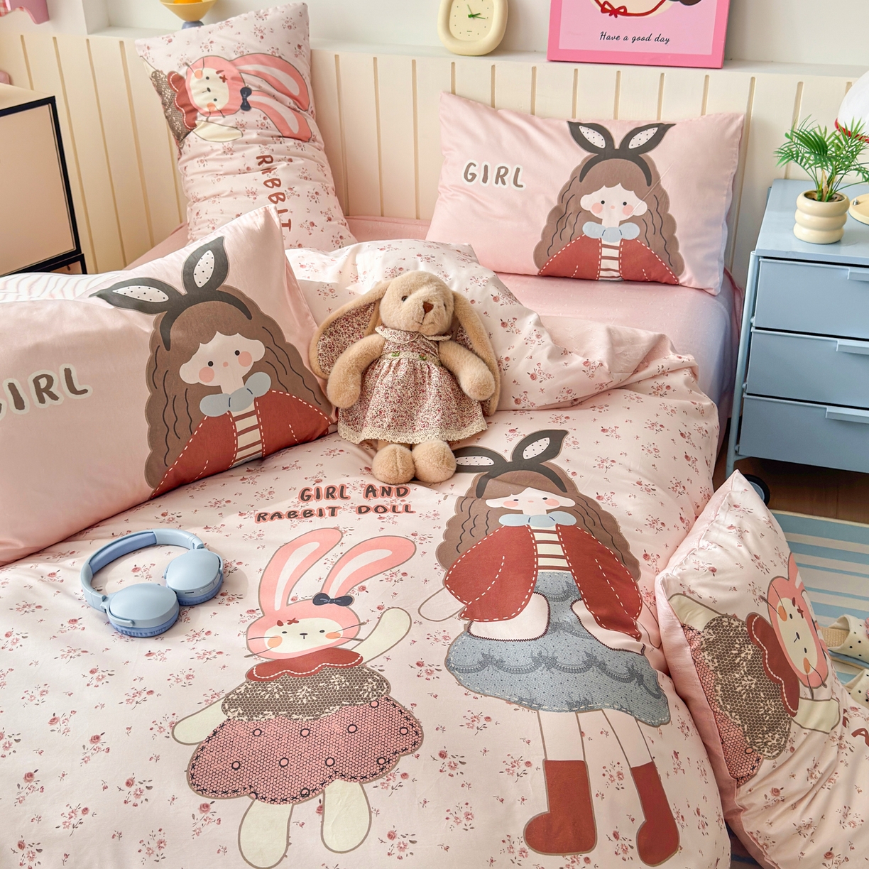 91家纺网 家纺一手货源 找家纺 寐居家纺 2026新款全棉大版数码印花四件套 甜心女孩