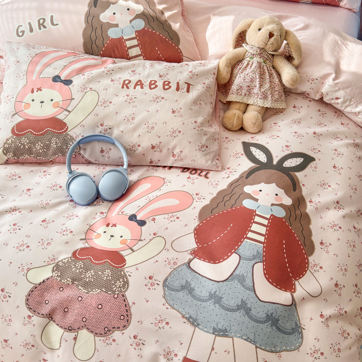 91家纺网 家纺一手货源 找家纺 寐居家纺 2026新款全棉大版数码印花四件套 甜心女孩