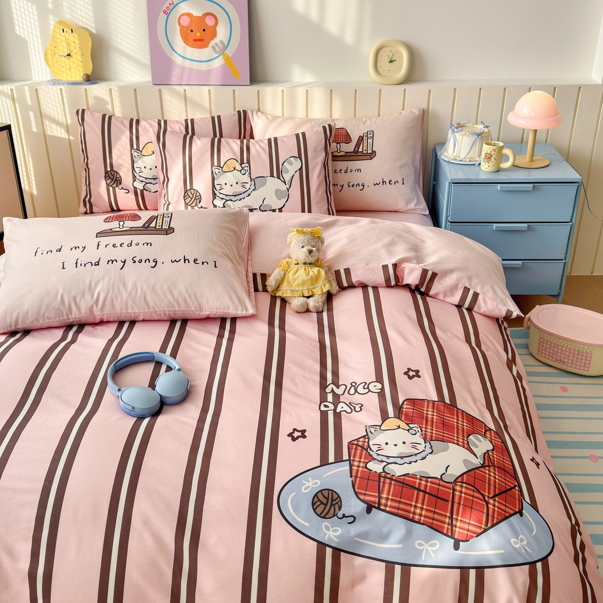 91家纺网 家纺一手货源 找家纺 寐居家纺 2026新款全棉大版数码印花四件套 慵懒小猫