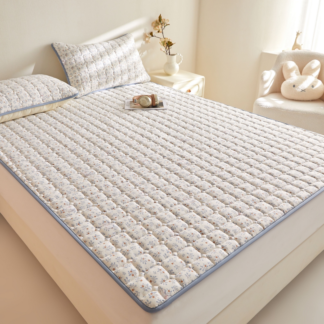 91家纺网 家纺一手货源 找家纺 小桃姐家纺 2026新款四季夹棉防水床护垫 隔脏床垫姨妈垫儿童隔尿垫夹棉枕套 森林舞会