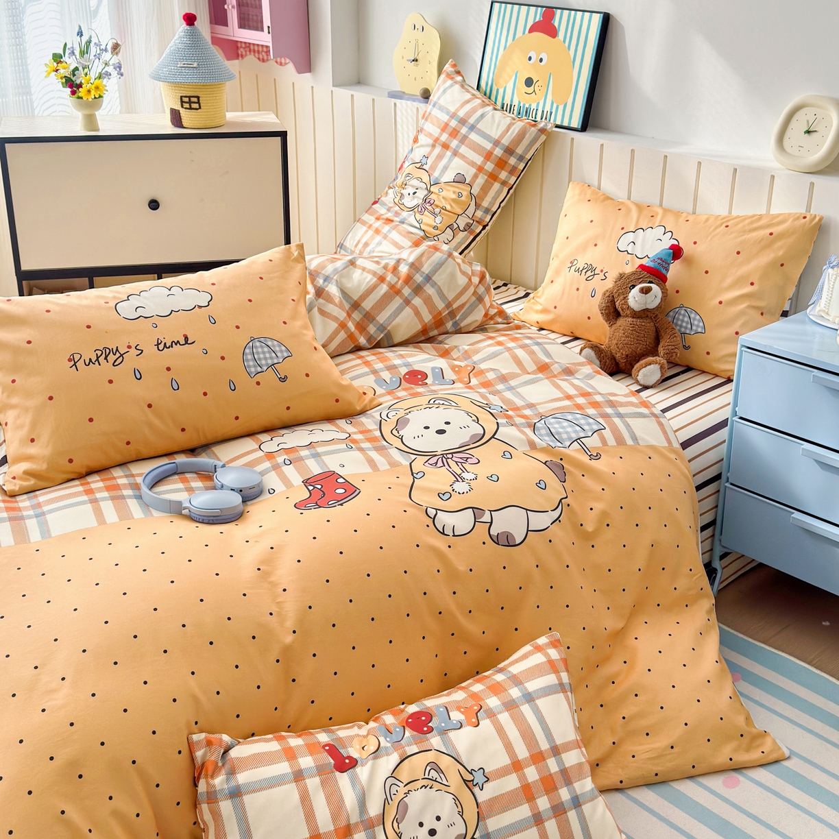 91家纺网 家纺一手货源 找家纺 寐居家纺 2026新款全棉大版数码印花四件套 雨天萌熊