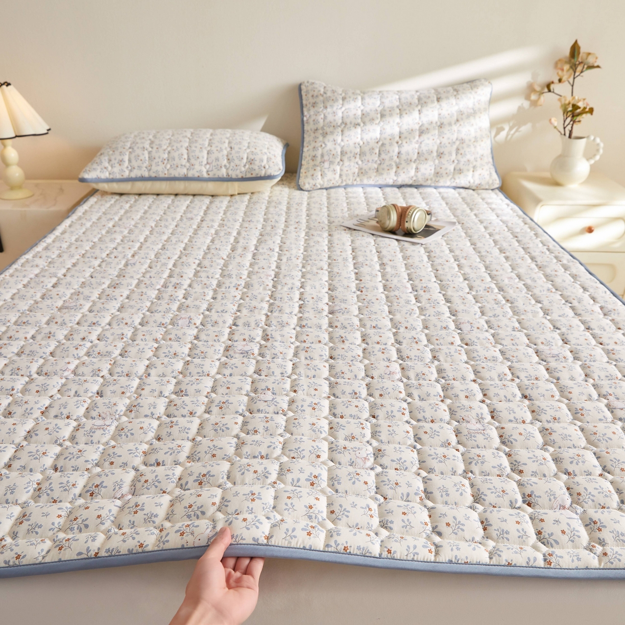 91家纺网 家纺一手货源 找家纺 小桃姐家纺 2026新款四季夹棉防水床护垫 隔脏床垫姨妈垫儿童隔尿垫夹棉枕套 森林舞会