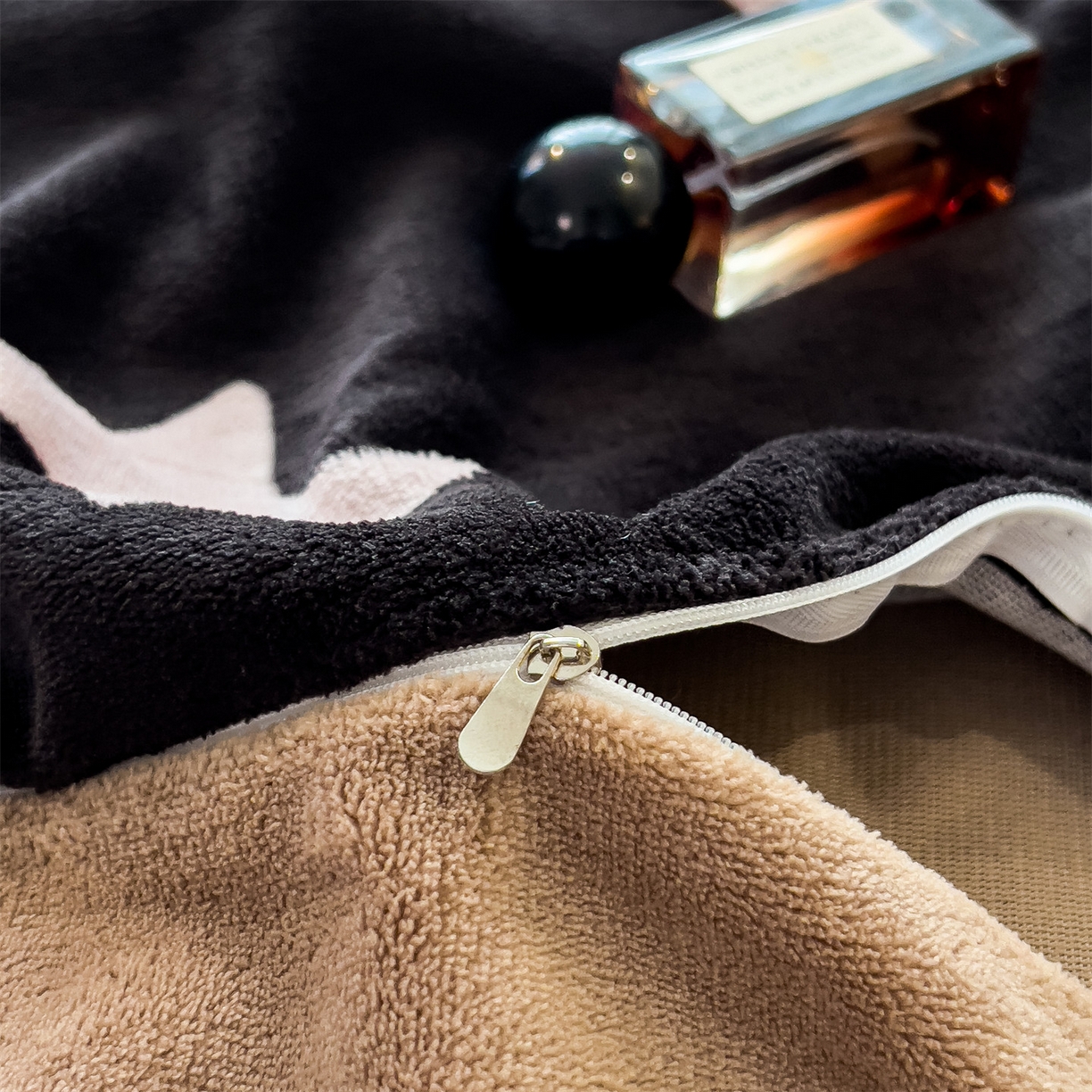 91家纺网 家纺一手货源 找家纺 布凡家居 2026新款A类中古风牛奶绒四件套 绒套件-星梦粉境