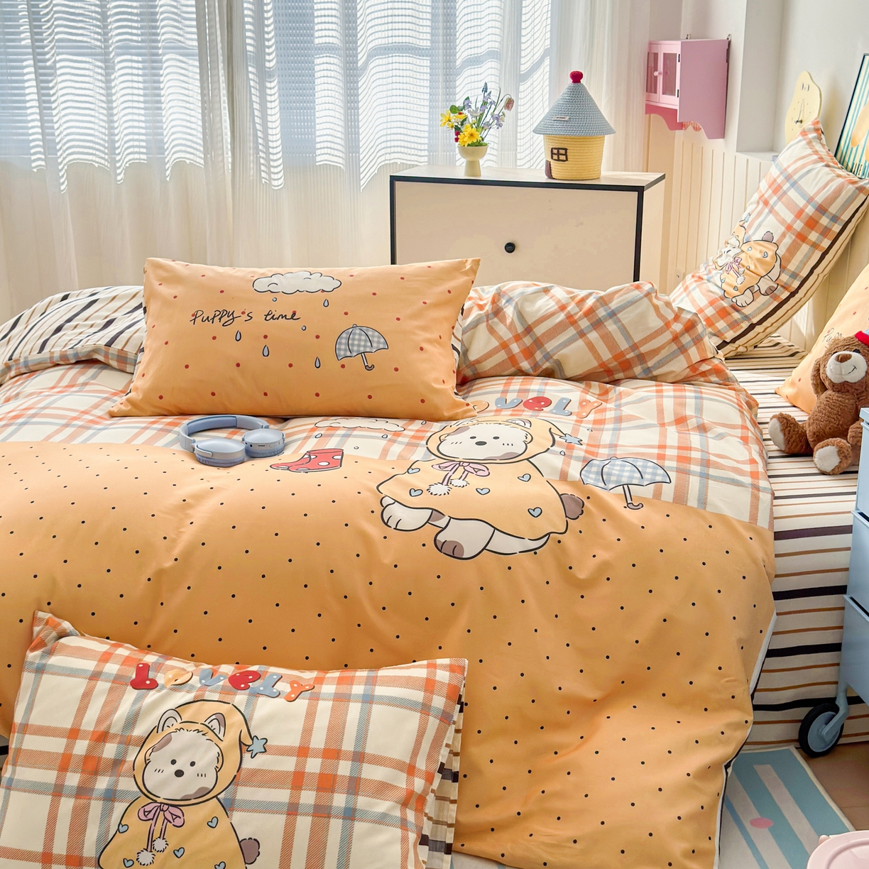 91家纺网 家纺一手货源 找家纺 寐居家纺 2026新款全棉大版数码印花四件套 雨天萌熊