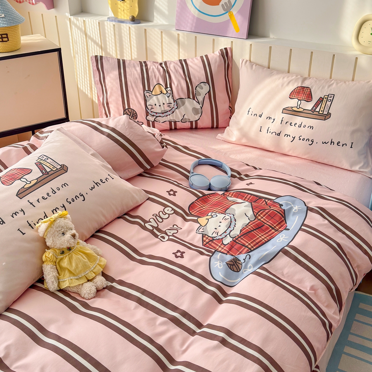 91家纺网 家纺一手货源 找家纺 寐居家纺 2026新款全棉大版数码印花四件套 慵懒小猫