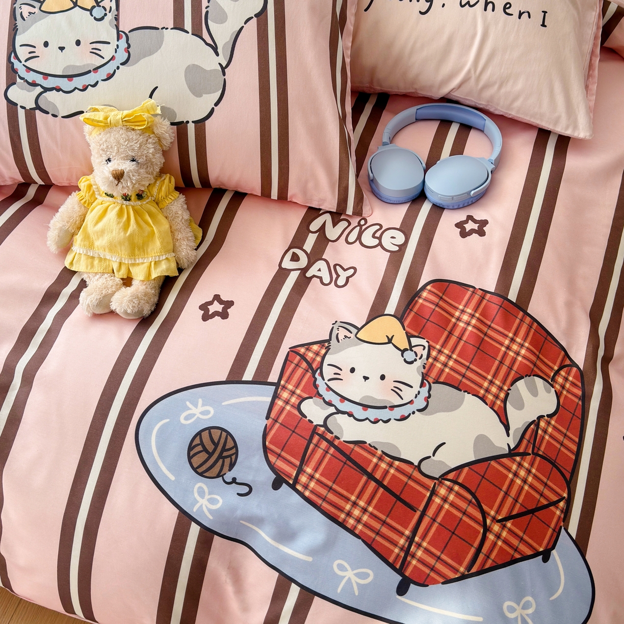 91家纺网 家纺一手货源 找家纺 寐居家纺 2026新款全棉大版数码印花四件套 慵懒小猫