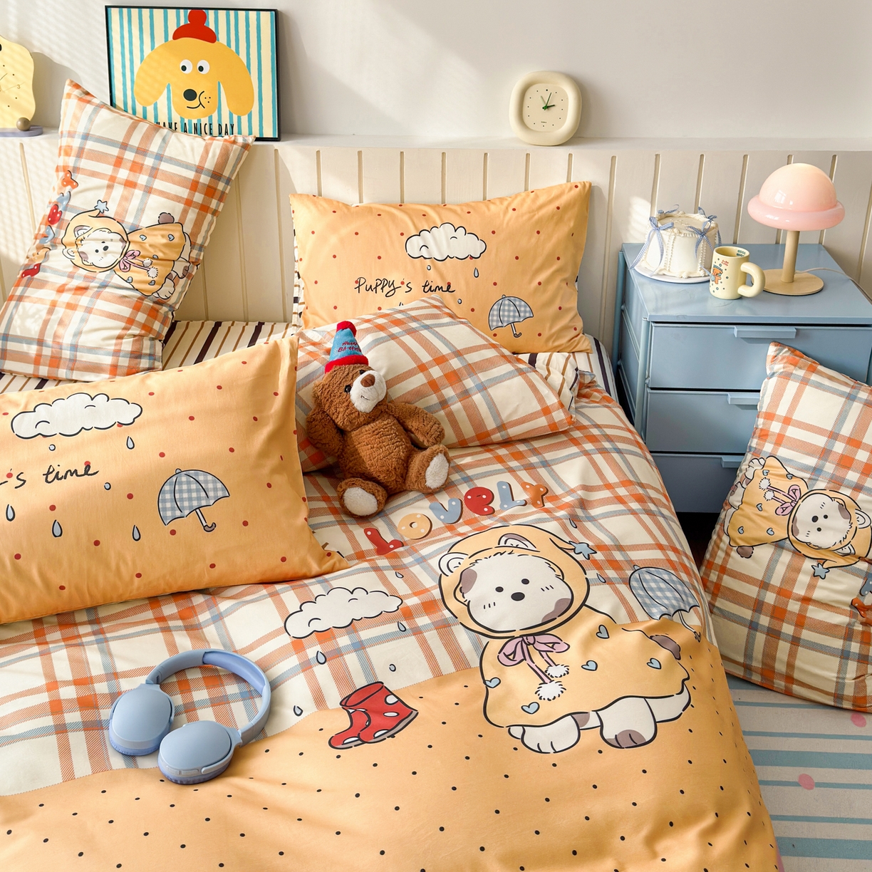 91家纺网 家纺一手货源 找家纺 寐居家纺 2026新款全棉大版数码印花四件套 雨天萌熊