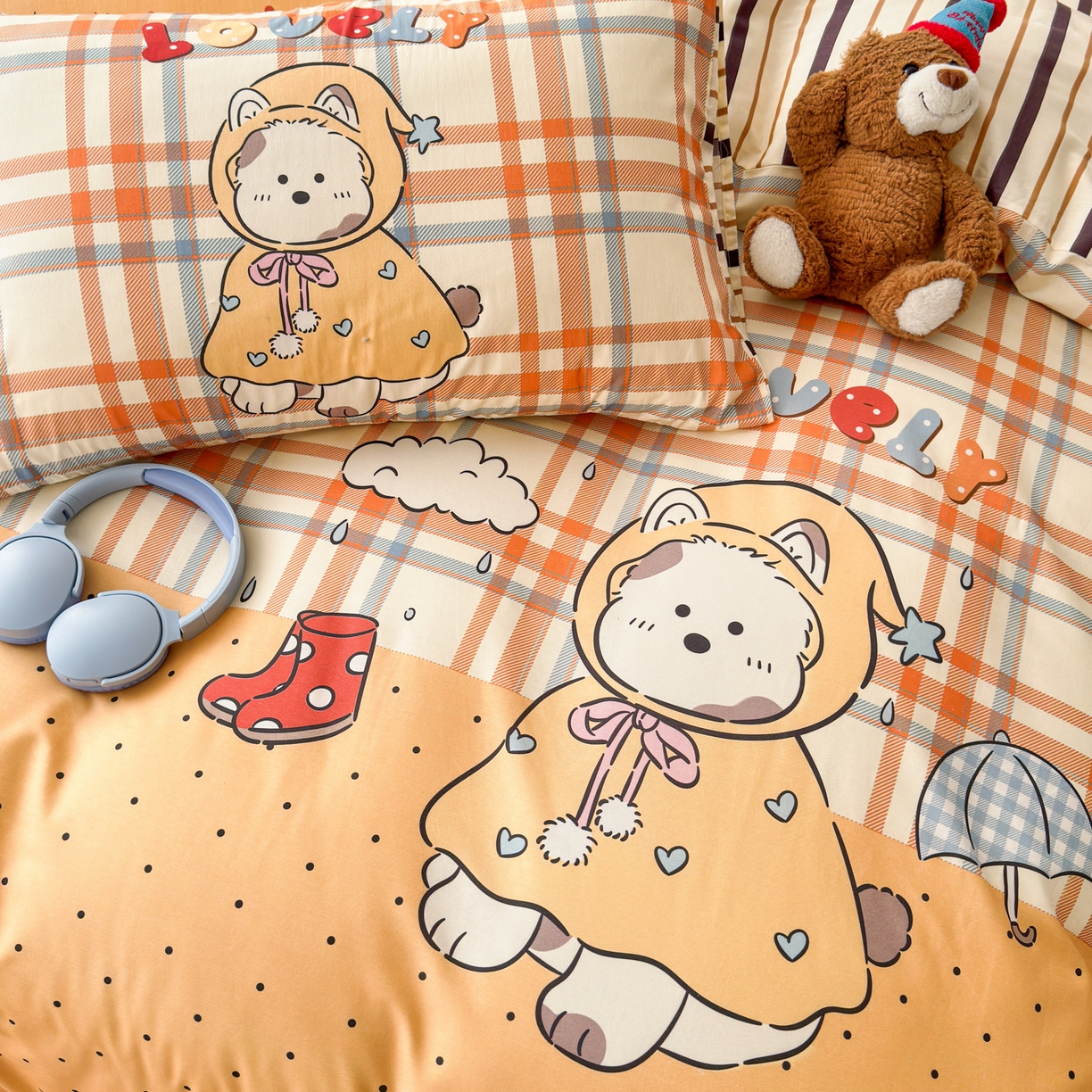 91家纺网 家纺一手货源 找家纺 寐居家纺 2026新款全棉大版数码印花四件套 雨天萌熊