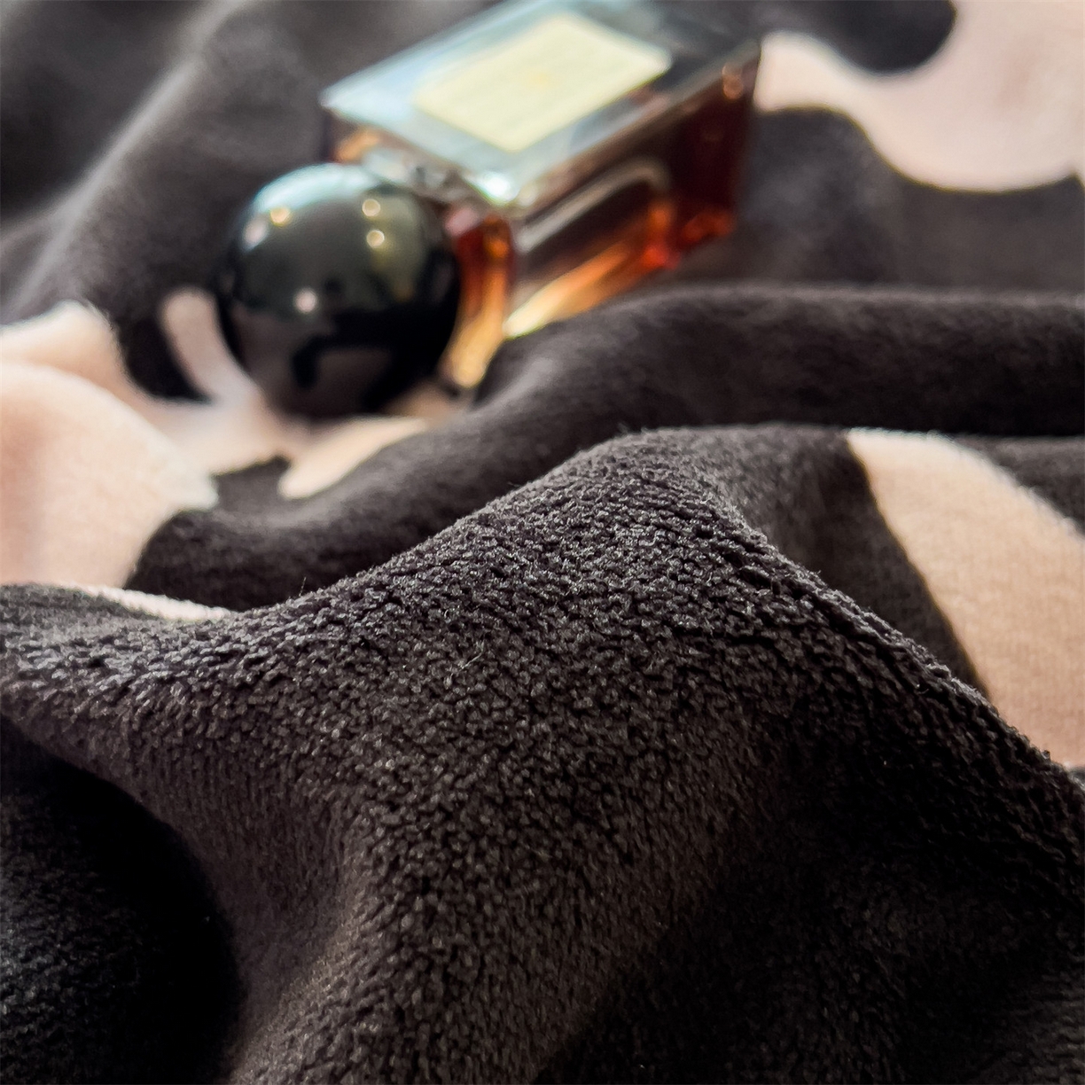 91家纺网 家纺一手货源 找家纺 布凡家居 2026新款A类中古风牛奶绒四件套 绒套件-星梦粉境