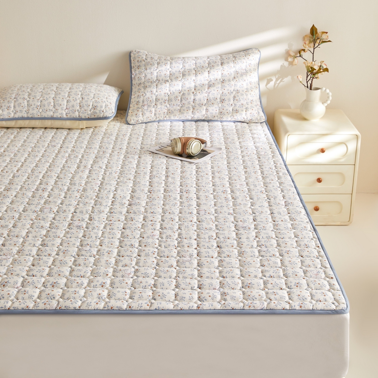 91家纺网 家纺一手货源 找家纺 小桃姐家纺 2026新款四季夹棉防水床护垫 隔脏床垫姨妈垫儿童隔尿垫夹棉枕套 森林舞会