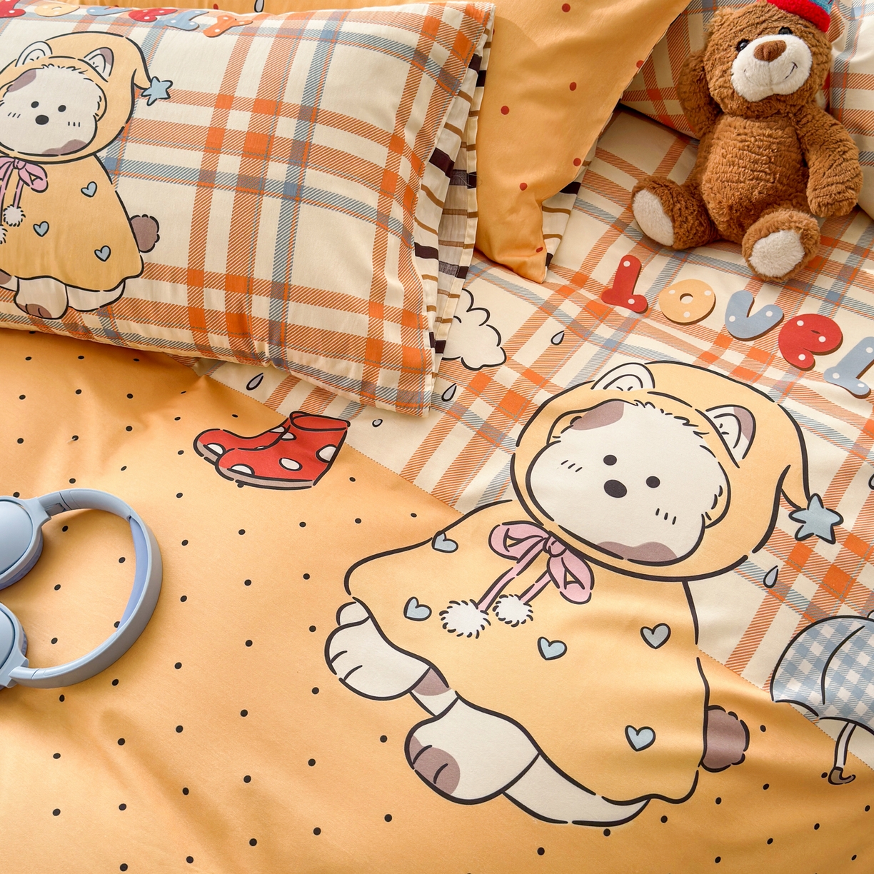 91家纺网 家纺一手货源 找家纺 寐居家纺 2026新款全棉大版数码印花四件套 雨天萌熊