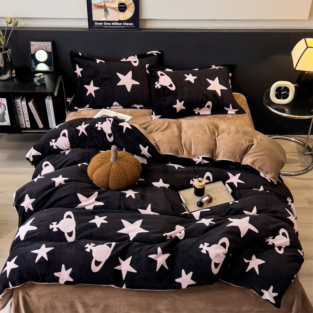 91家纺网 家纺一手货源 找家纺 布凡家居 2026新款A类中古风牛奶绒四件套 绒套件-星梦粉境