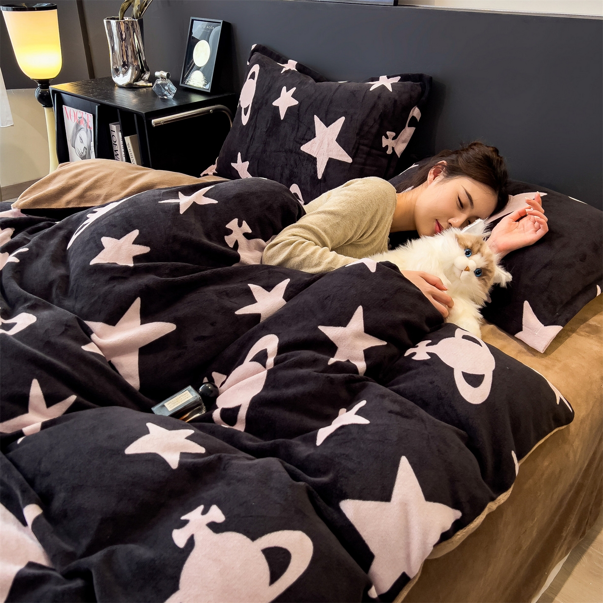 91家纺网 家纺一手货源 找家纺 布凡家居 2026新款A类中古风牛奶绒四件套 绒套件-星梦粉境