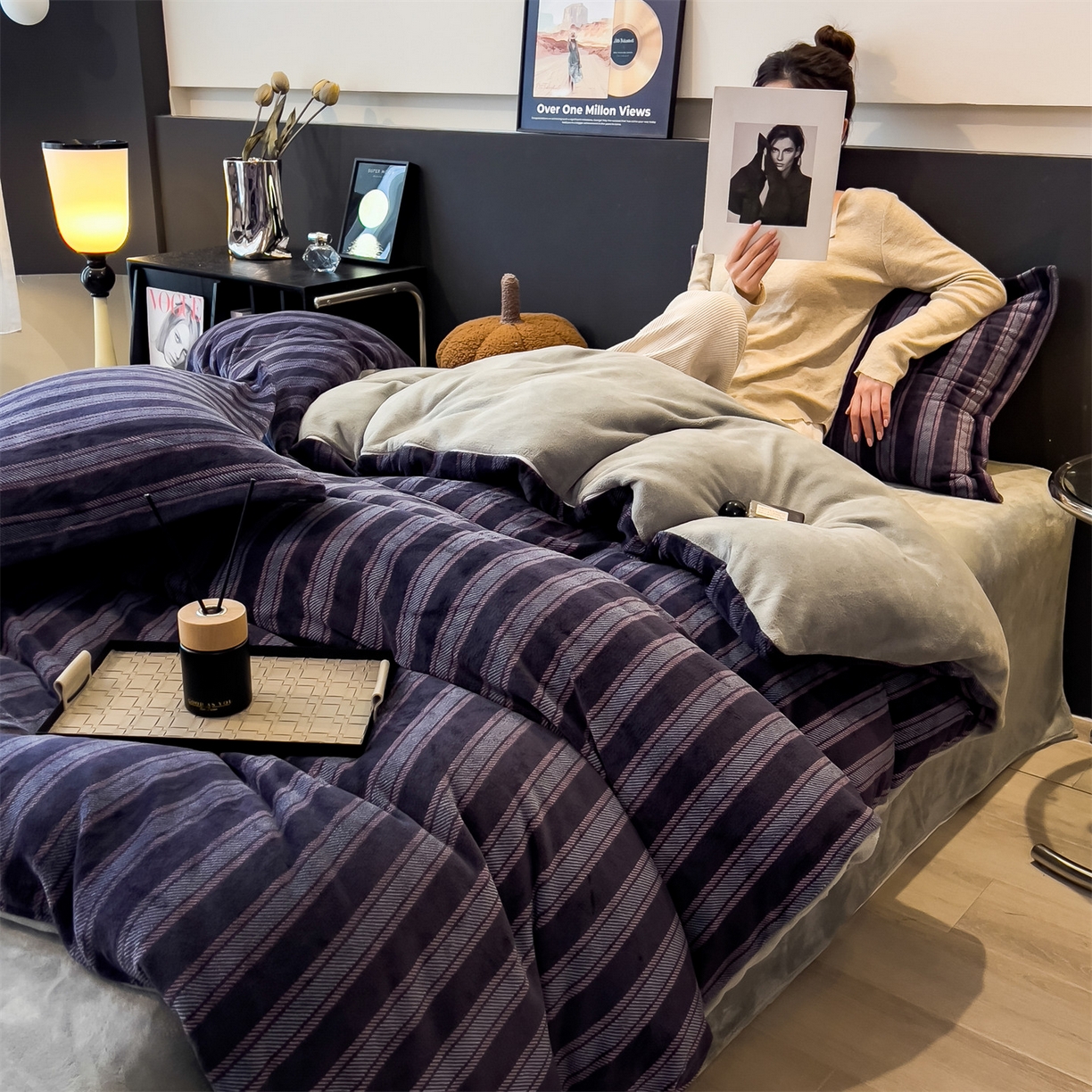 91家纺网 家纺一手货源 找家纺 布凡家居 2026新款A类中古风牛奶绒四件套 绒套件-紫韵条纹