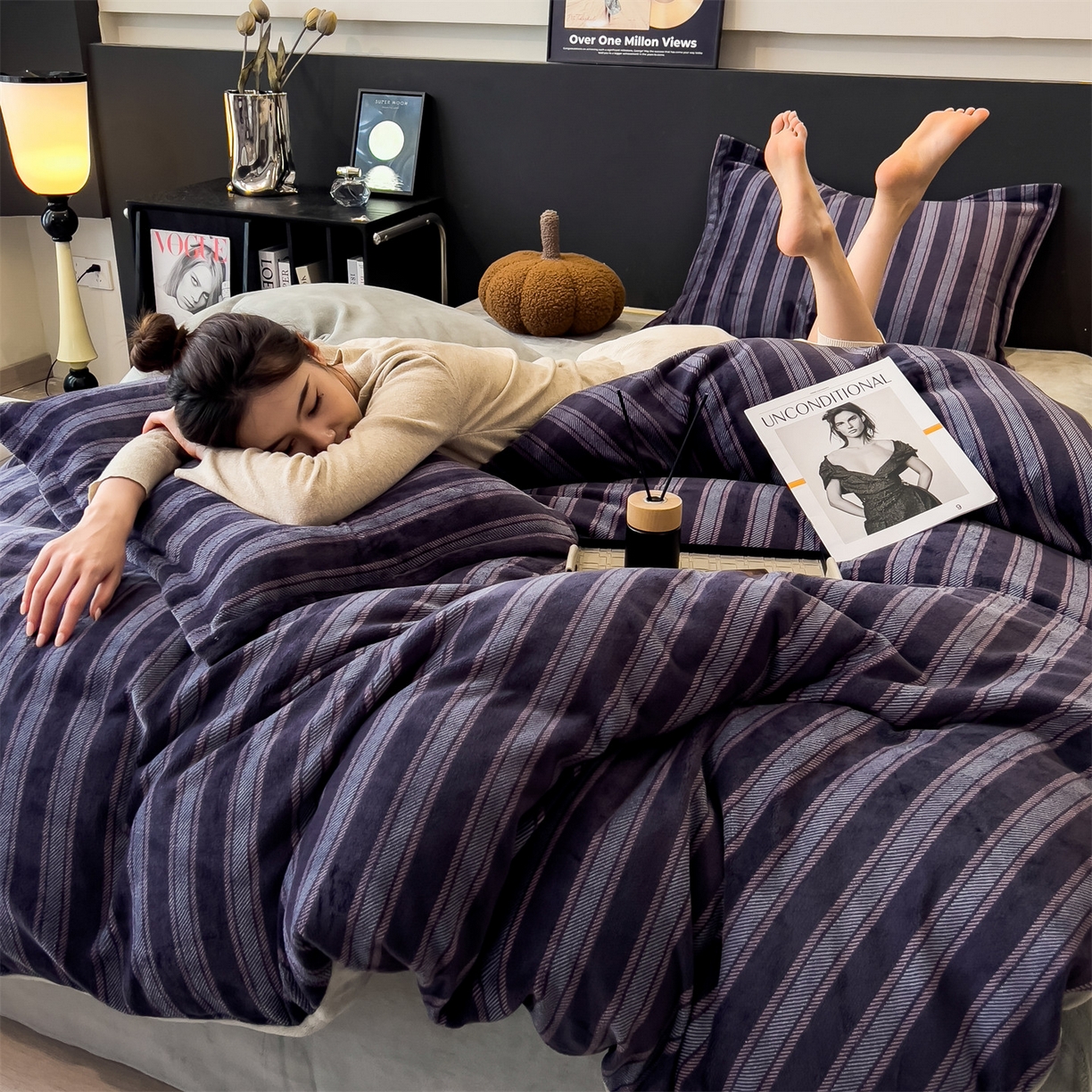 91家纺网 家纺一手货源 找家纺 布凡家居 2026新款A类中古风牛奶绒四件套 绒套件-紫韵条纹