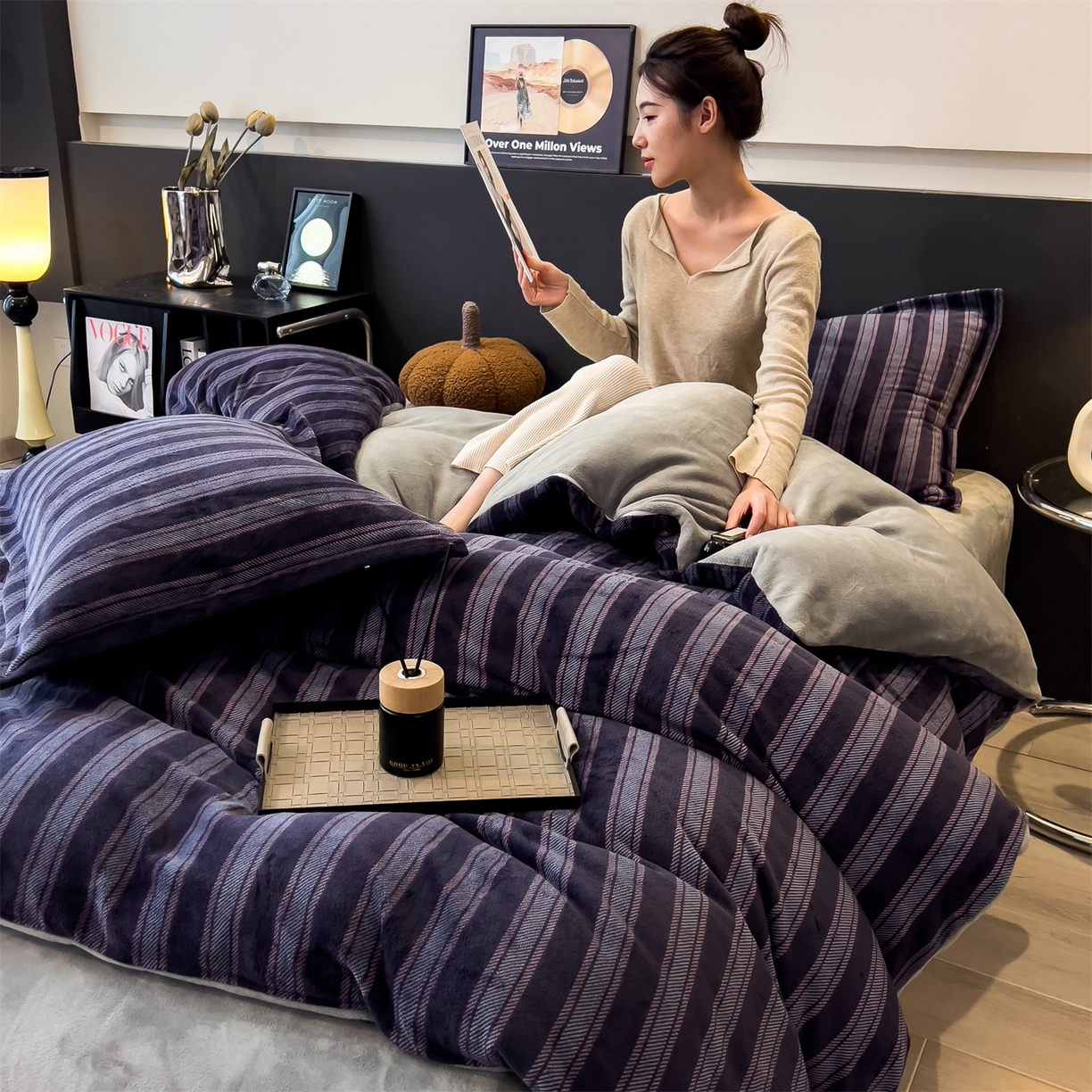 91家纺网 家纺一手货源 找家纺 布凡家居 2026新款A类中古风牛奶绒四件套 绒套件-紫韵条纹