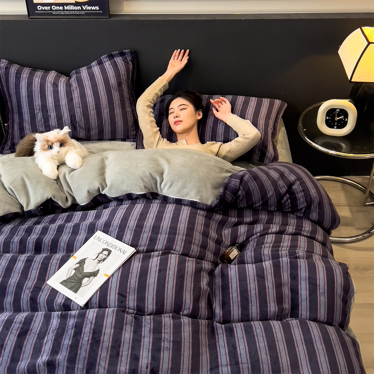 91家纺网 家纺一手货源 找家纺 布凡家居 2026新款A类中古风牛奶绒四件套 绒套件-紫韵条纹