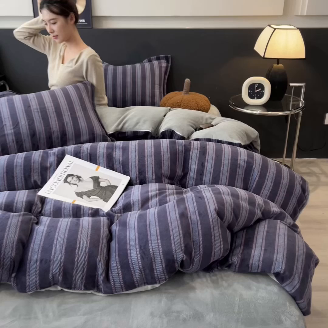 91家纺网 家纺一手货源 找家纺 布凡家居 2026新款A类中古风牛奶绒四件套 绒套件-紫韵条纹