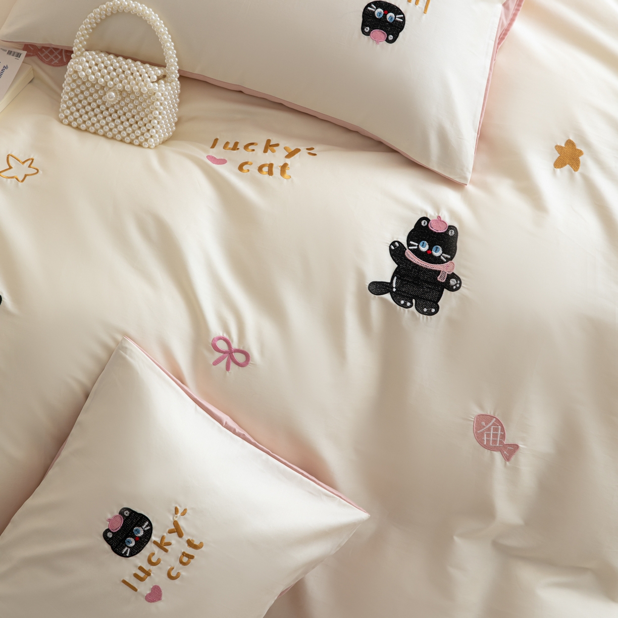 91家纺网 家纺一手货源 找家纺 沐辰 2026新款长绒棉50S纯棉满绣四件套 心爱猫咪