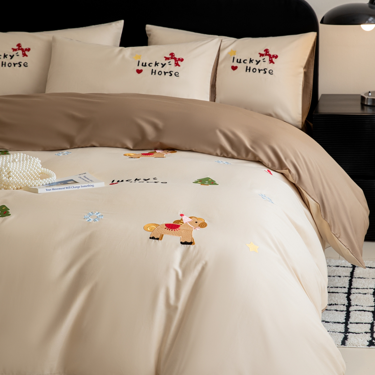 91家纺网 家纺一手货源 找家纺 沐辰 2026新款长绒棉50S纯棉满绣四件套 心愿小马-咖