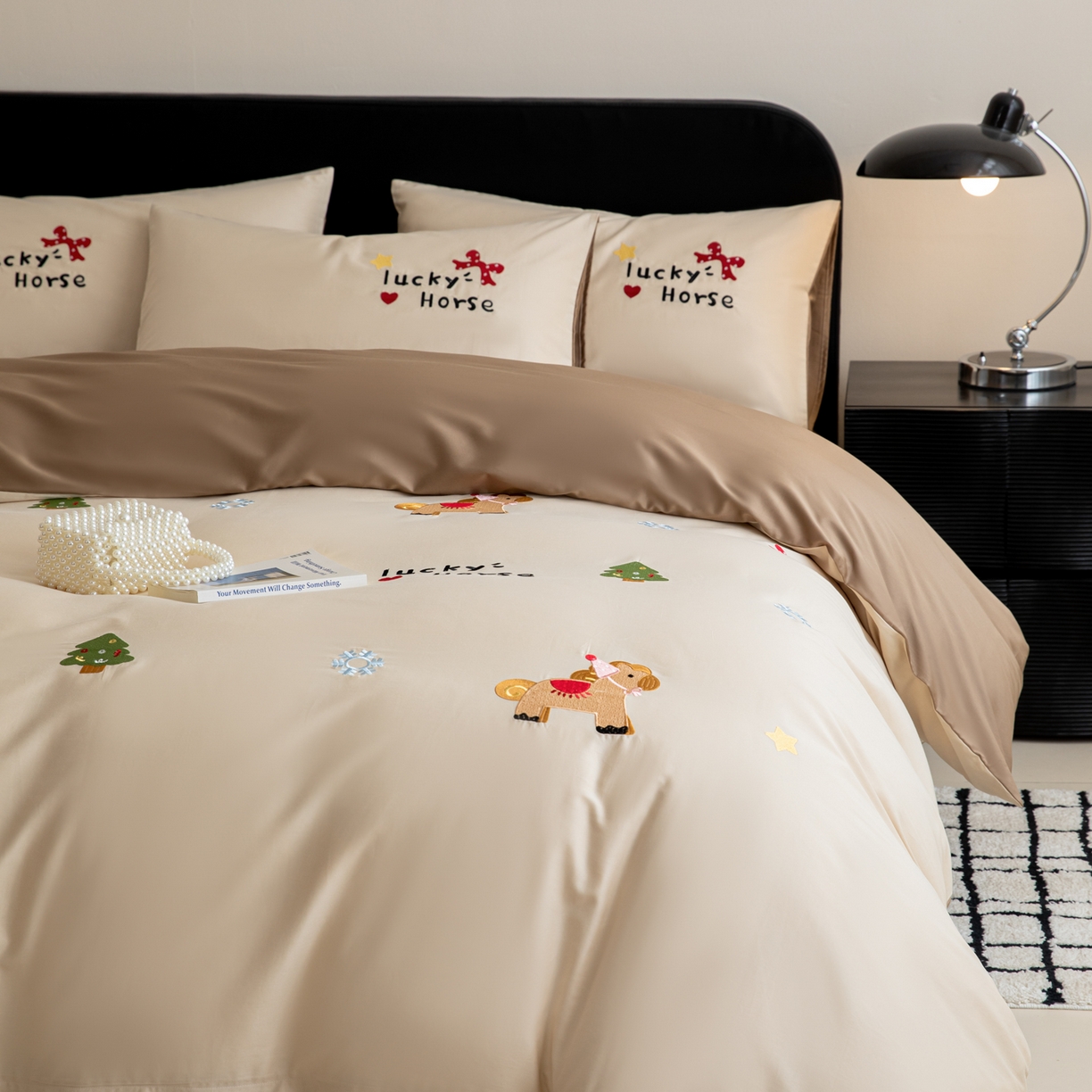 91家纺网 家纺一手货源 找家纺 沐辰 2026新款长绒棉50S纯棉满绣四件套 心愿小马-咖