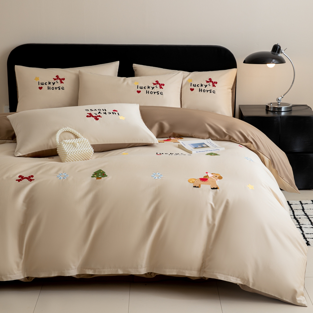 91家纺网 家纺一手货源 找家纺 沐辰 2026新款长绒棉50S纯棉满绣四件套 心愿小马-咖