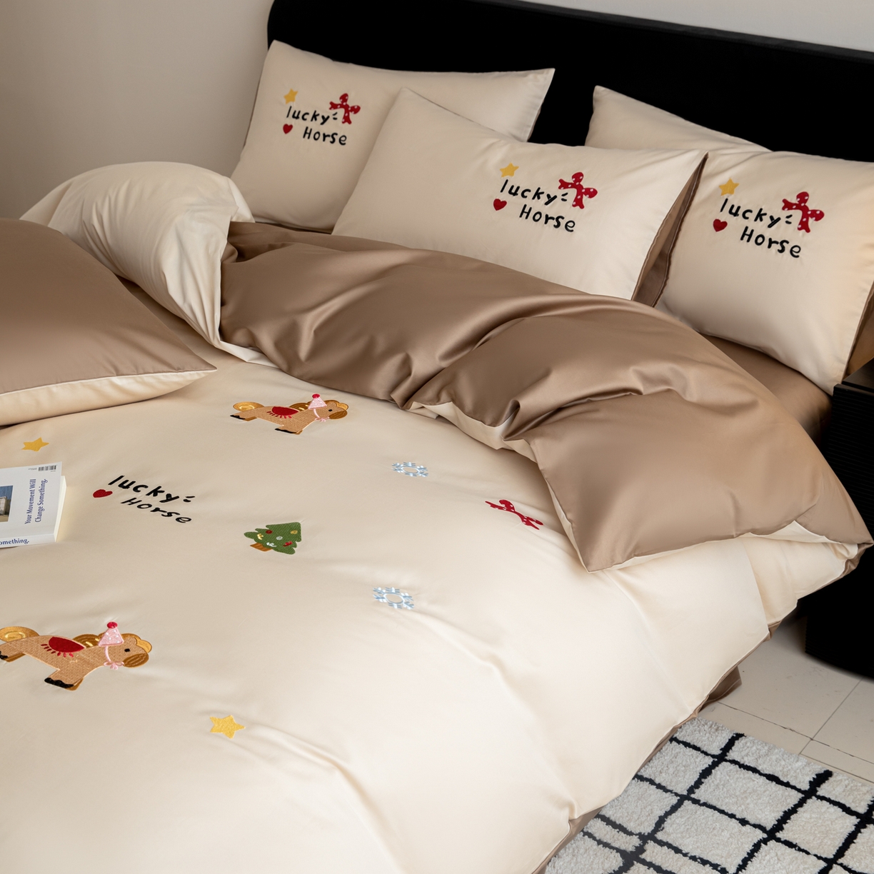 91家纺网 家纺一手货源 找家纺 沐辰 2026新款长绒棉50S纯棉满绣四件套 心愿小马-咖