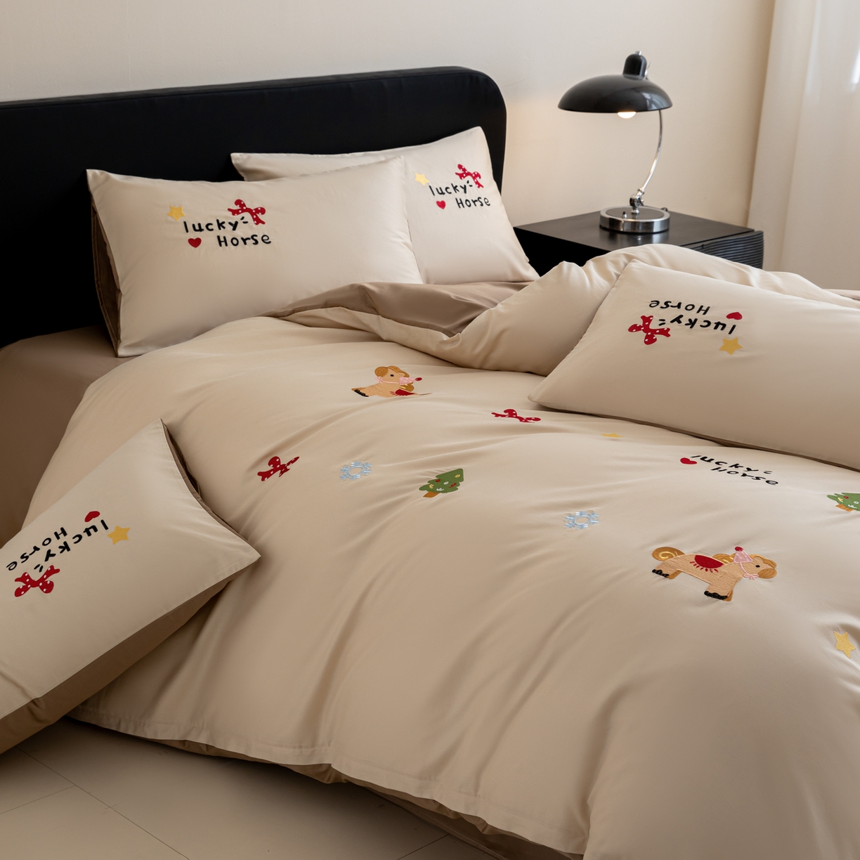 91家纺网 家纺一手货源 找家纺 沐辰 2026新款长绒棉50S纯棉满绣四件套 心愿小马-咖