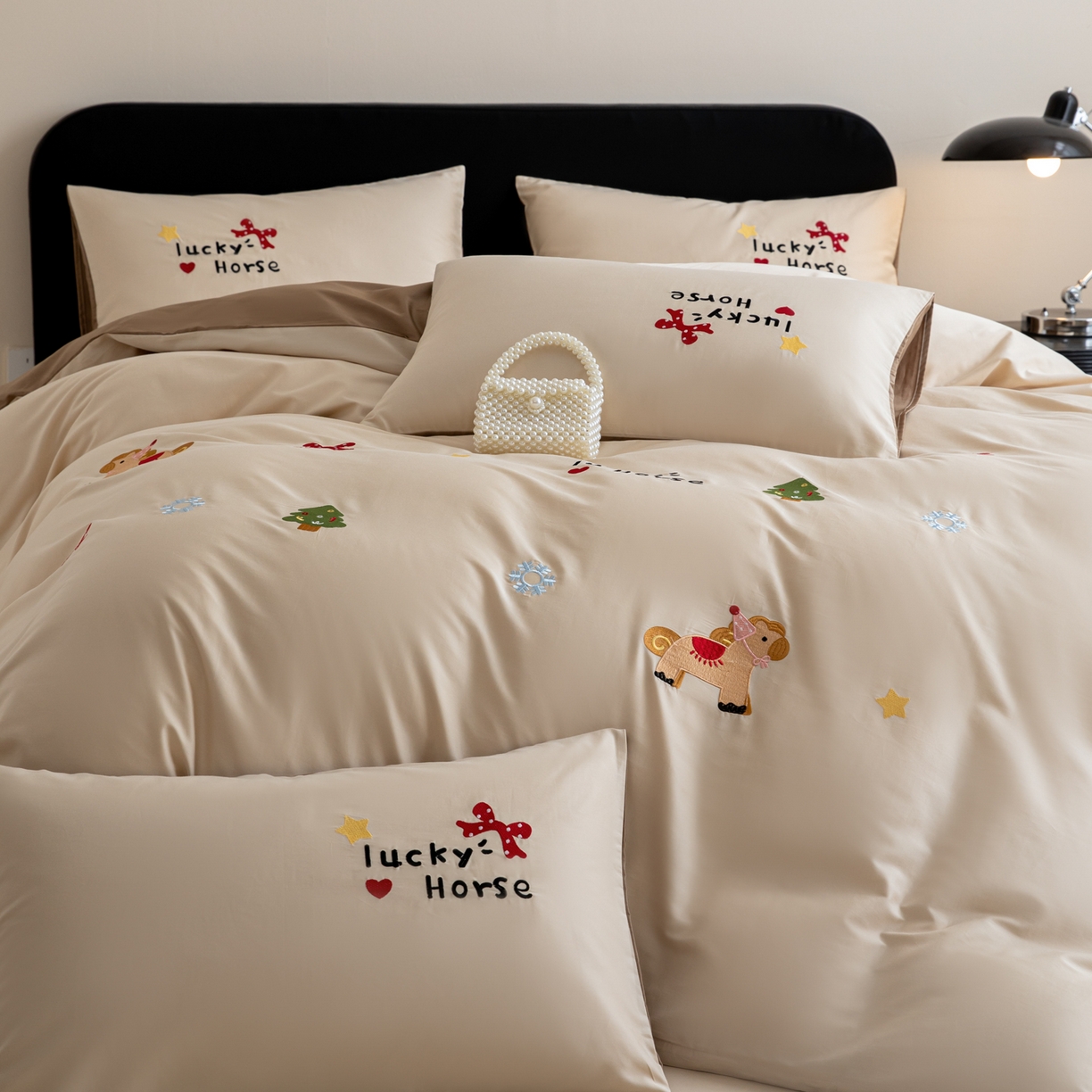 91家纺网 家纺一手货源 找家纺 沐辰 2026新款长绒棉50S纯棉满绣四件套 心愿小马-咖