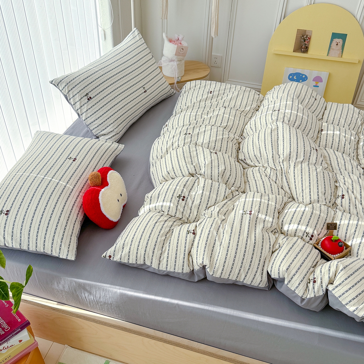 91家纺网 家纺一手货源 找家纺 铺尚美家纺 2026新款春款A类古法水洗仿棉云感棉小布袋四件套 灰条樱桃