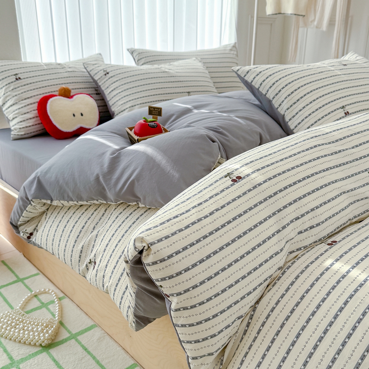 91家纺网 家纺一手货源 找家纺 铺尚美家纺 2026新款春款A类古法水洗仿棉云感棉小布袋四件套 灰条樱桃