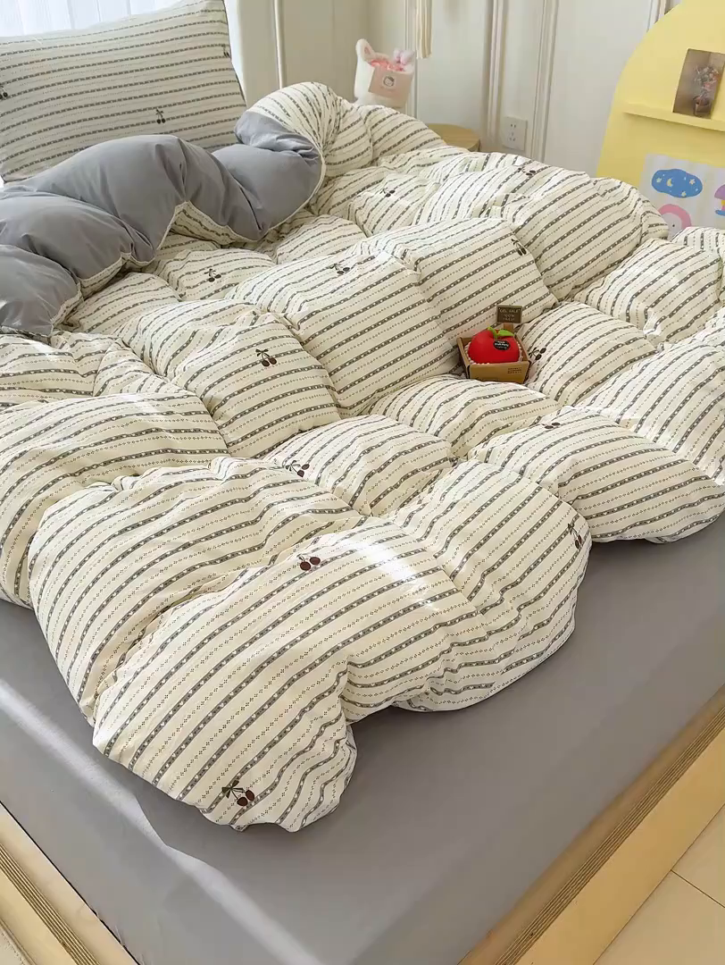 91家纺网 家纺一手货源 找家纺 铺尚美家纺 2026新款春款A类古法水洗仿棉云感棉小布袋四件套 灰条樱桃