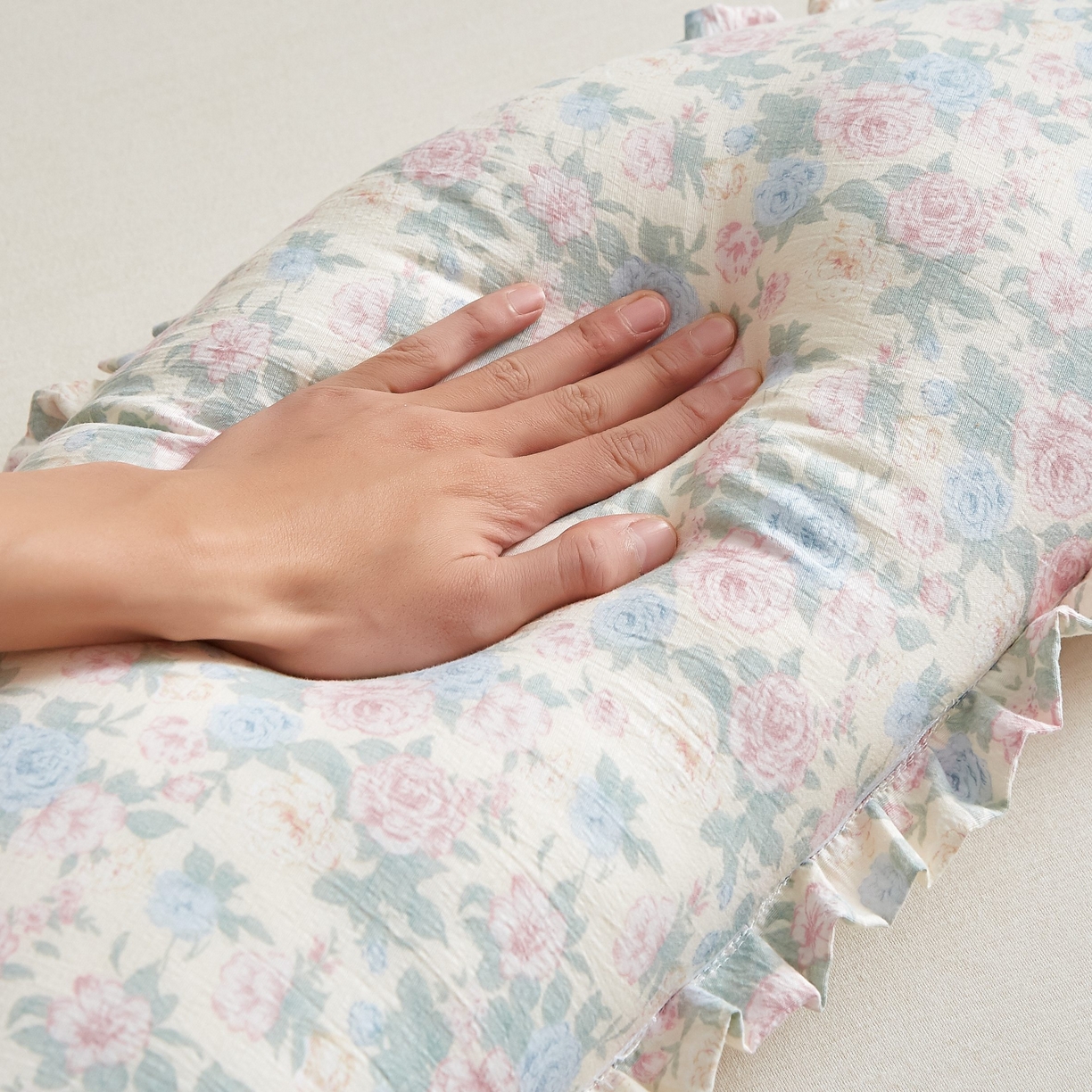 91家纺网 家纺一手货源 找家纺 （总）小桃姐家纺 2026新款可拆洗多功能舒睡月亮抱抱枕夹腿抱枕孕妇枕新生儿安抚枕头