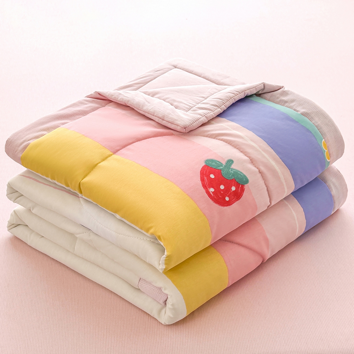 91家纺网 家纺一手货源 找家纺 瑶瑶家居 2026新款A类里外全棉夏凉被四件套-风格一 草莓甜心