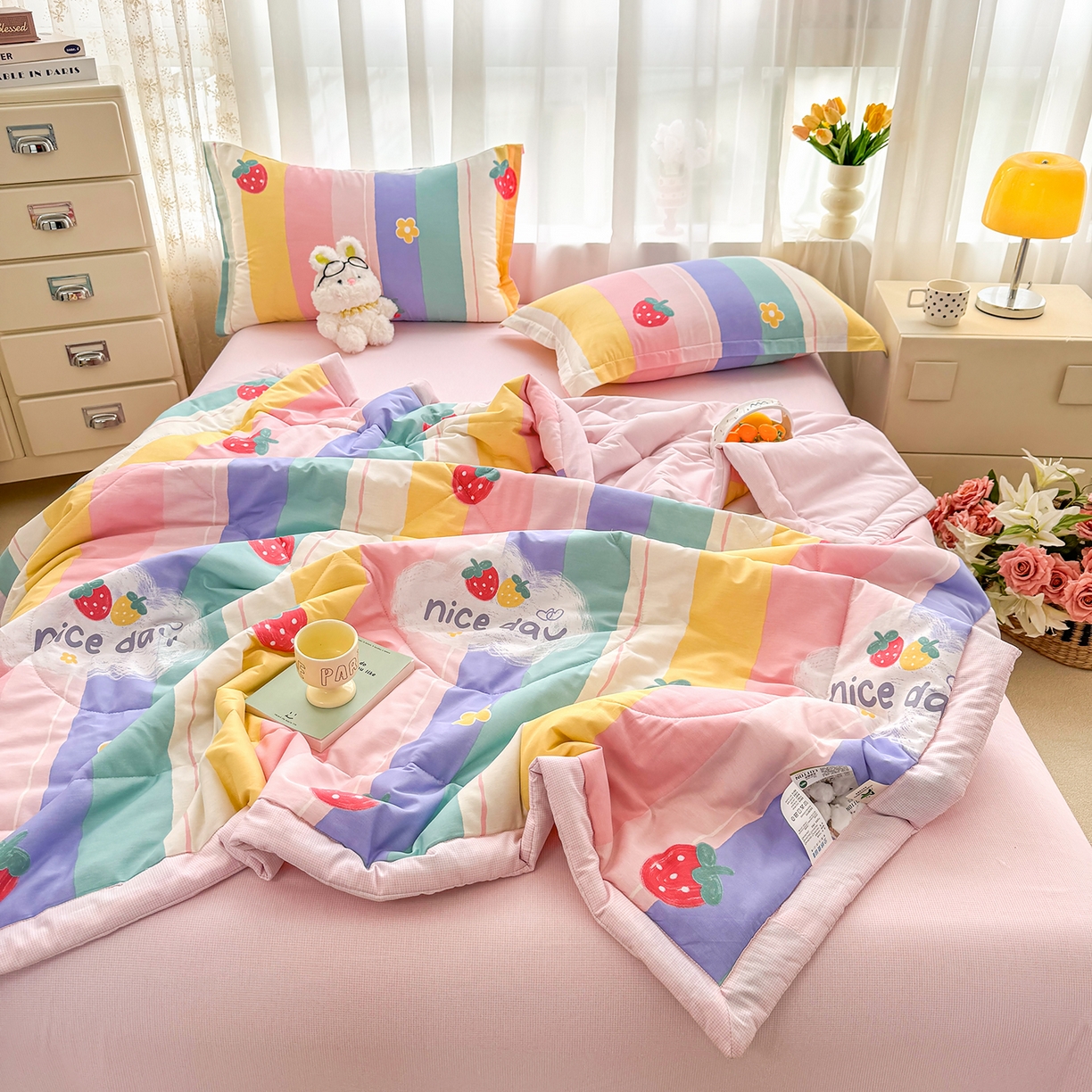 91家纺网 家纺一手货源 找家纺 瑶瑶家居 2026新款A类里外全棉夏凉被四件套-风格一 草莓甜心